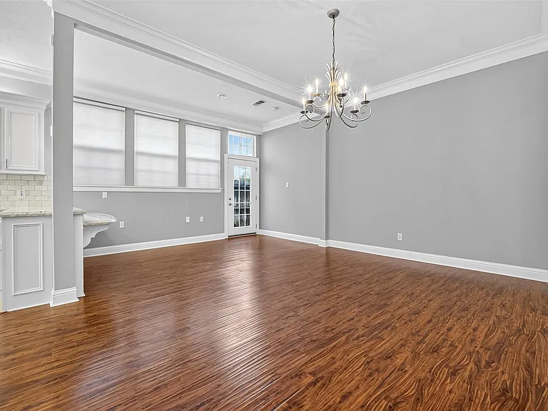 10310 Chevy Chase Dr — Photo 9