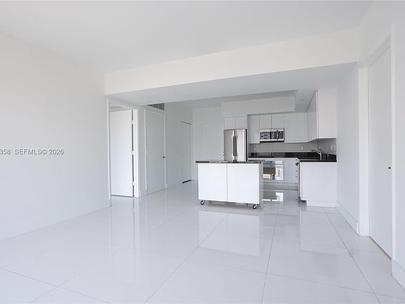 5th image of 92 SW 3rd St APT 3512