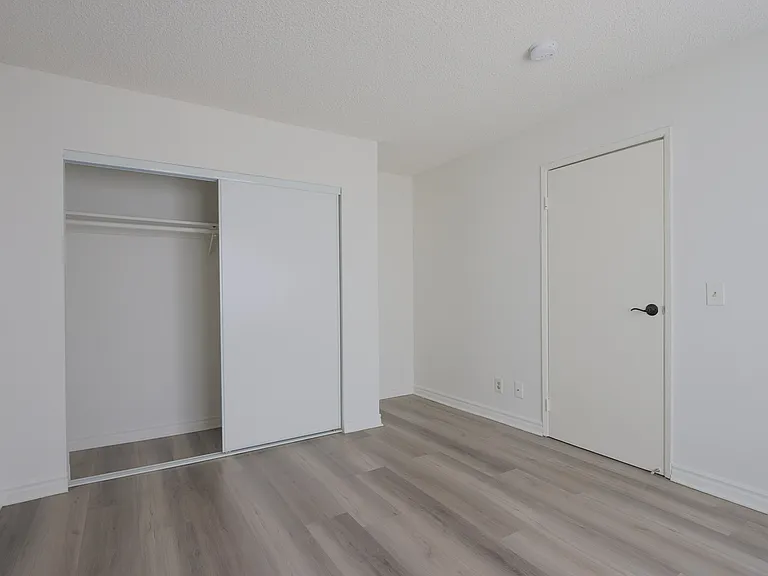 943 Elden Ave — Photo 10