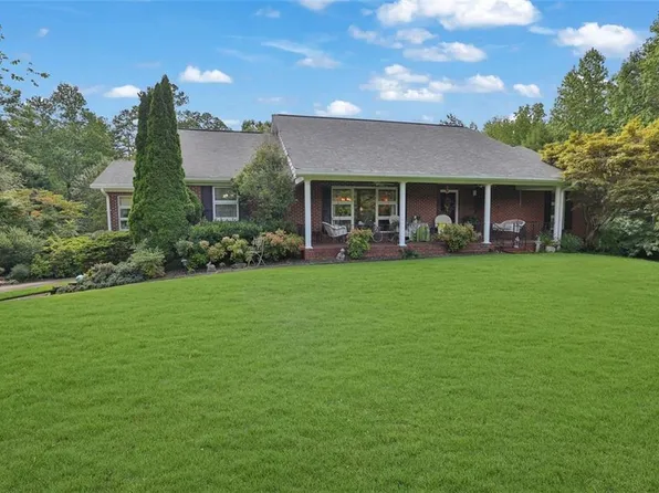 1260 Greenwood Acres Dr, Cumming, GA 30040