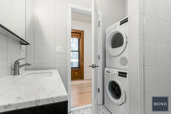 Rented by Bond New York | media 7