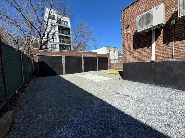 417 Maple Street image 16 of 19