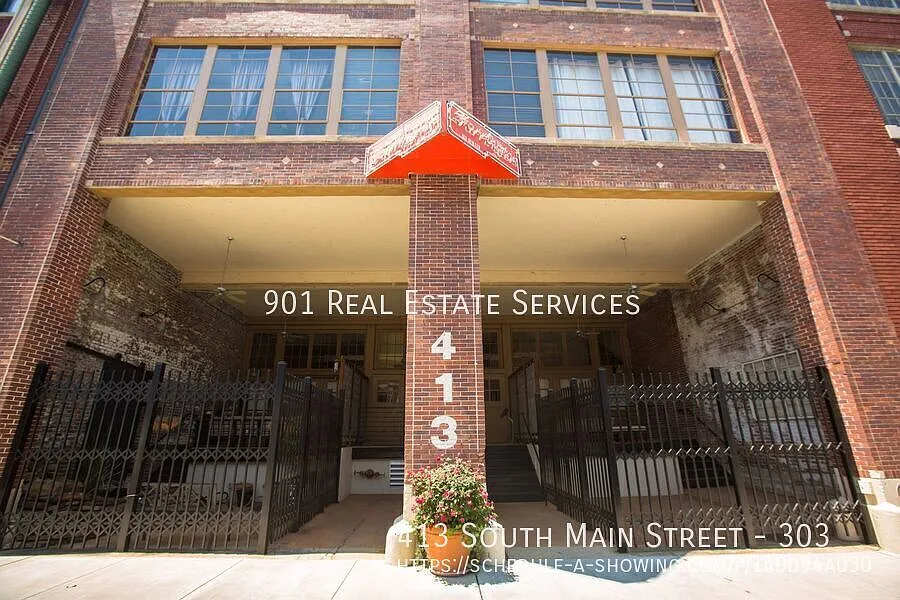 Stunning South Main Loft — Photo 2