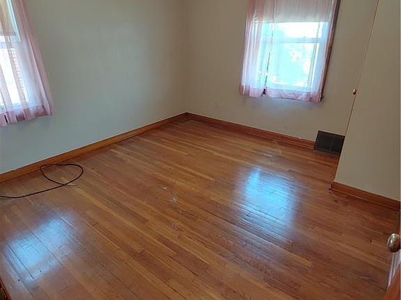 4th image of 4632 E 90th St