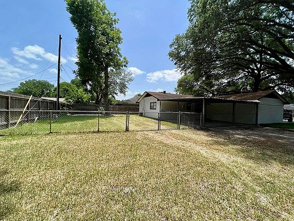 5th image of 623 E Riverwood Dr