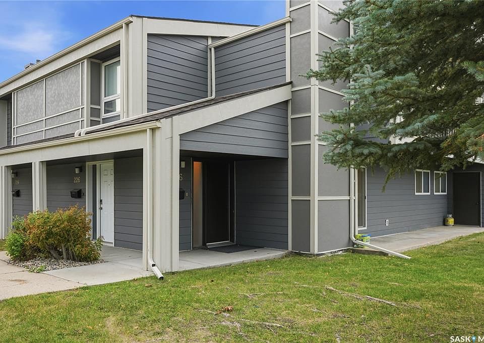 1st image of UNIT 216-425 115th STREET E