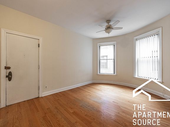 4th image of 1220 N Dearborn St #B1