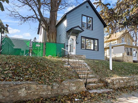 3rd image of 836 Lawson Ave E