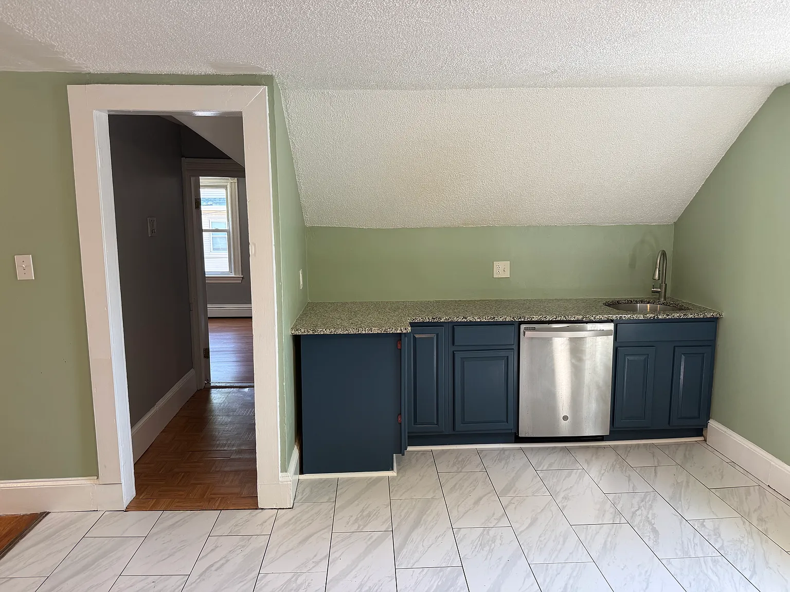 3 bed, 1400 sqft, $3,250 — Photo 4
