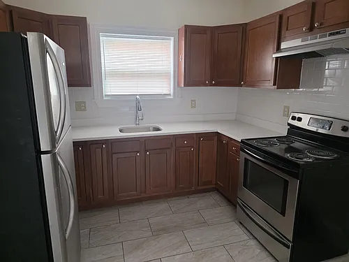 81 Ruthven St #1A Photo 1