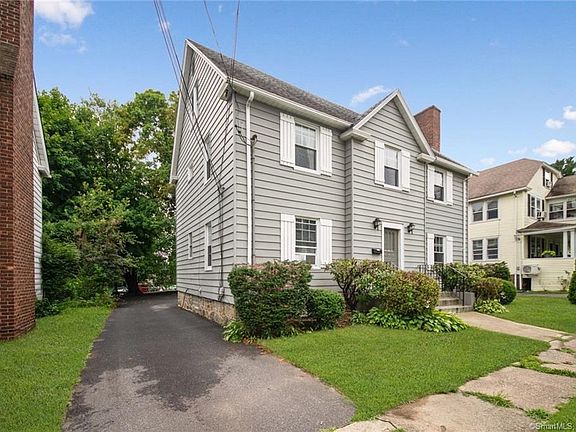 Front exterior picture of 1067 Hillside Ave. The private driveway leads to a rear parking area which can accommodate 3 cars.