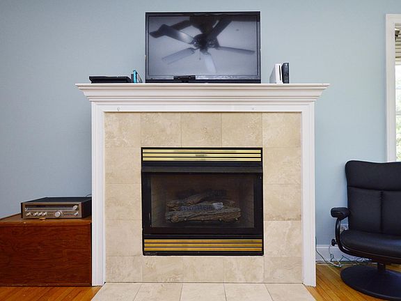 4th image of 1545 W Arthur Ave #2D