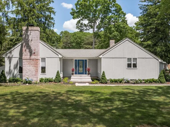 239 Waterford Road, Oakdale, NY 11769