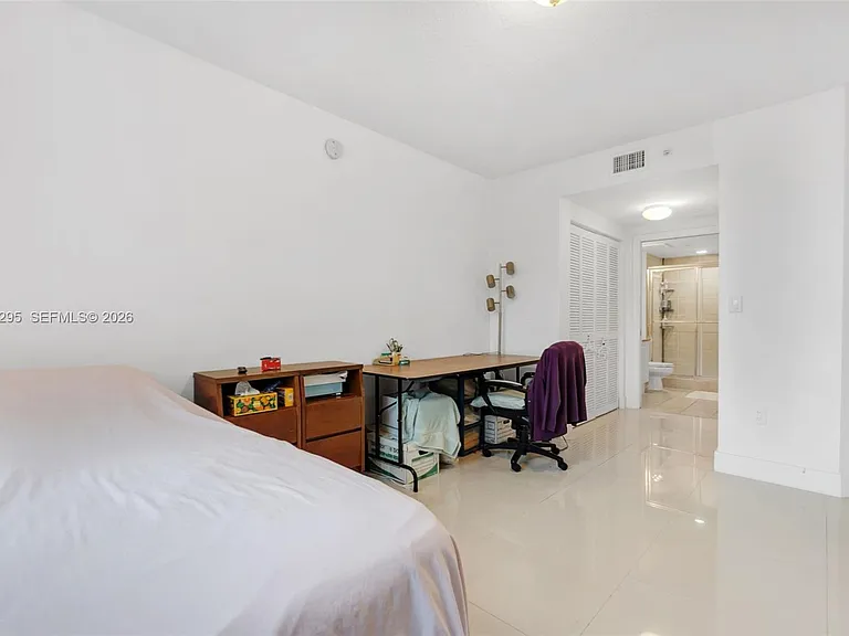 19501 W Country Club Dr #309 — Photo 15
