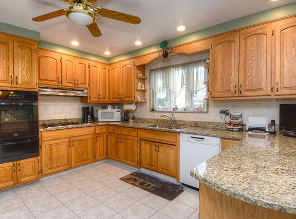 2nd image of 4537 N Canfield Ave