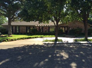 6 Country Club Dr, Canyon, TX 79015