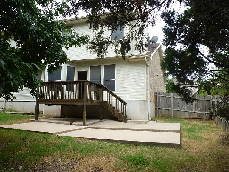 414 Darkwoods Dr — Photo 16