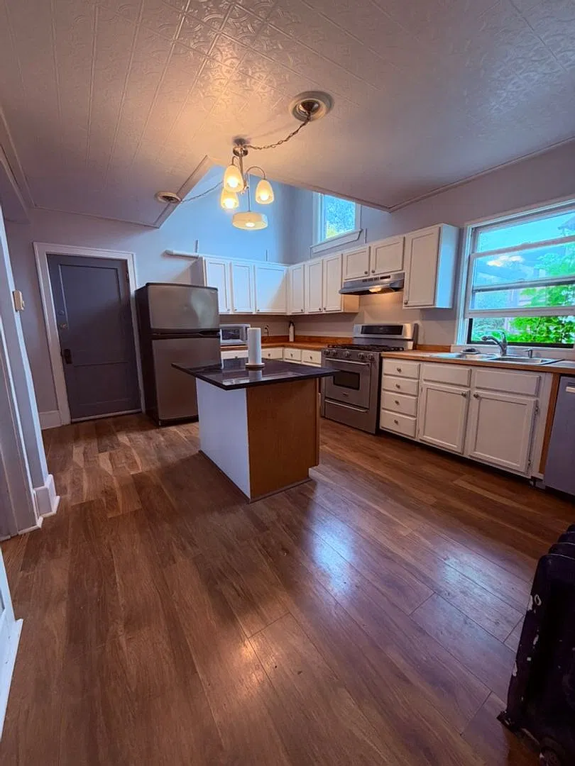 Charmingly Vintage 3bedroom with Garage Parking — Photo 1
