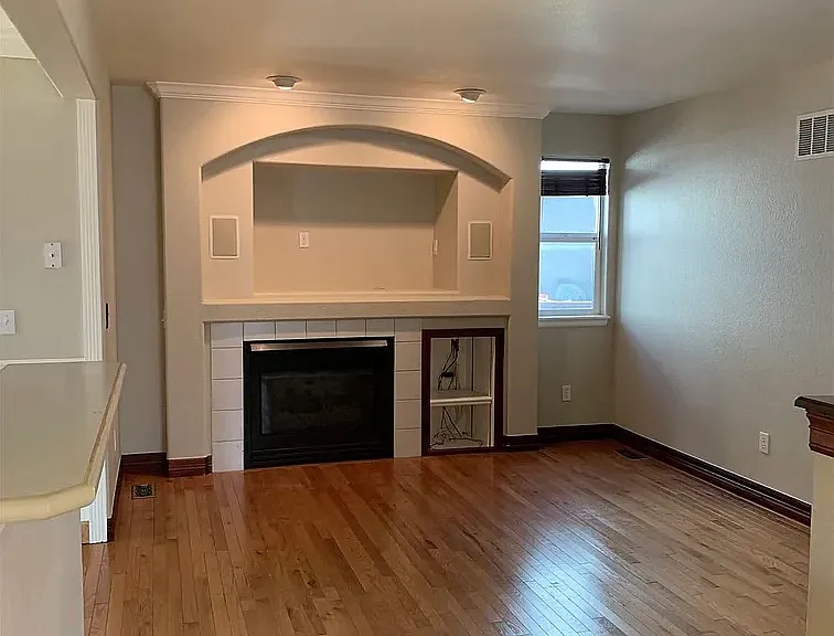 2226 Ashwood Pl — Photo 3