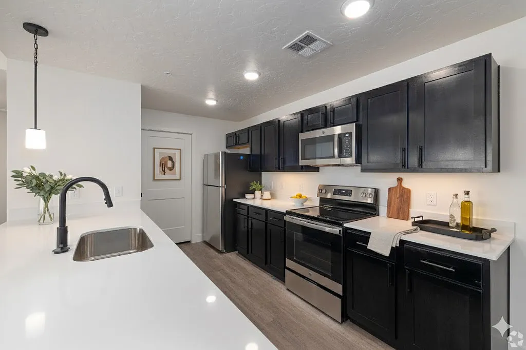 Maine Ave Apartments — Photo 2