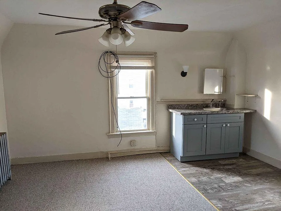 Studio, 225 sqft, $700 — Photo 2