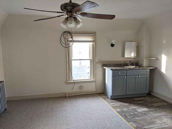 2nd image of 207 Grove St #5