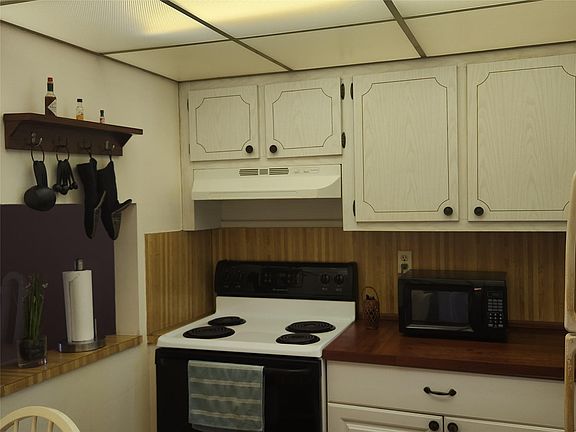 5th image of 9041 Sunrise Lakes Boulevard #105