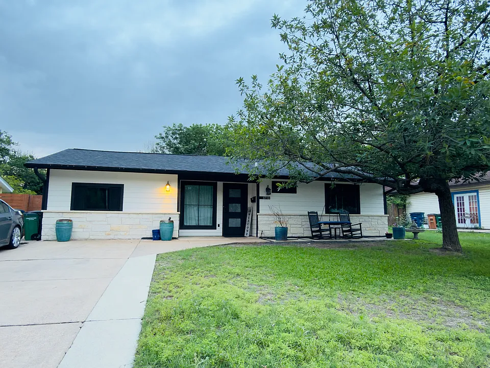 5713 Cedardale Dr