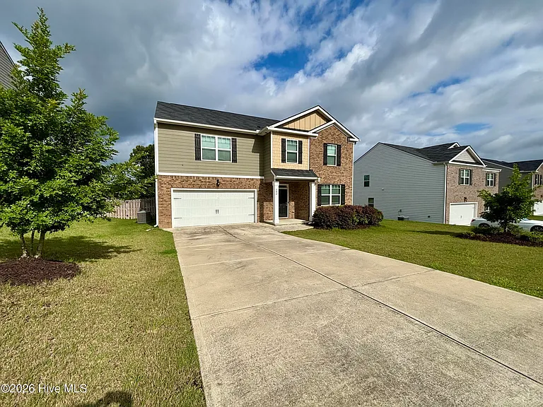 240 Callahan Dr — Photo 2
