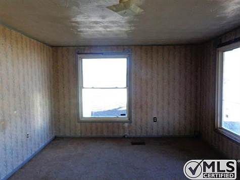 2nd image of 279 Carpenter St