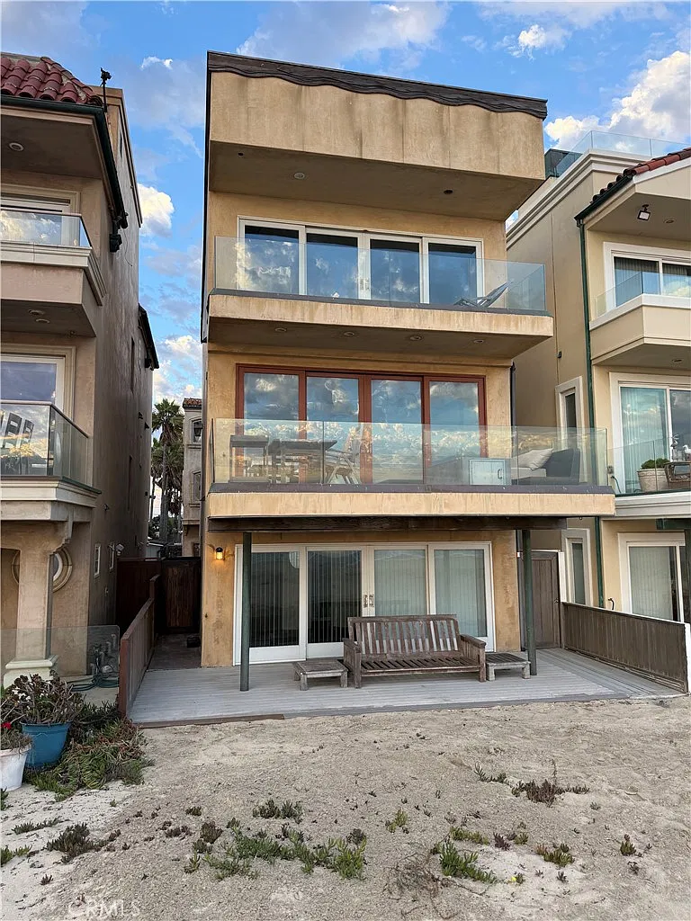 4 bed, 3.5 bath, 2128 sqft, $7,900 — Photo 1