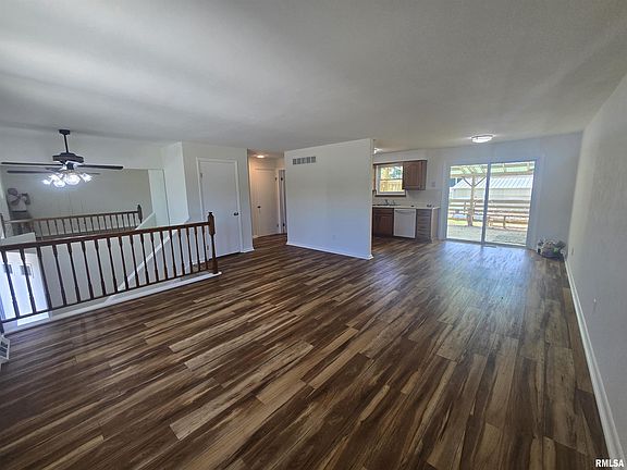 4th image of 1149 Perry St