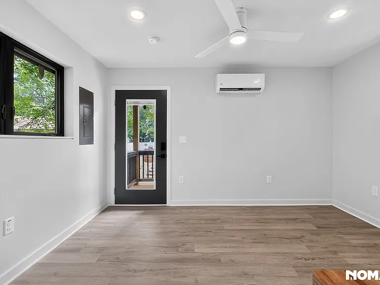 2413 Glascock St #201 — Photo 6