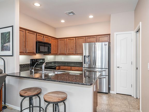 5th image of 1539 E Melrose Dr