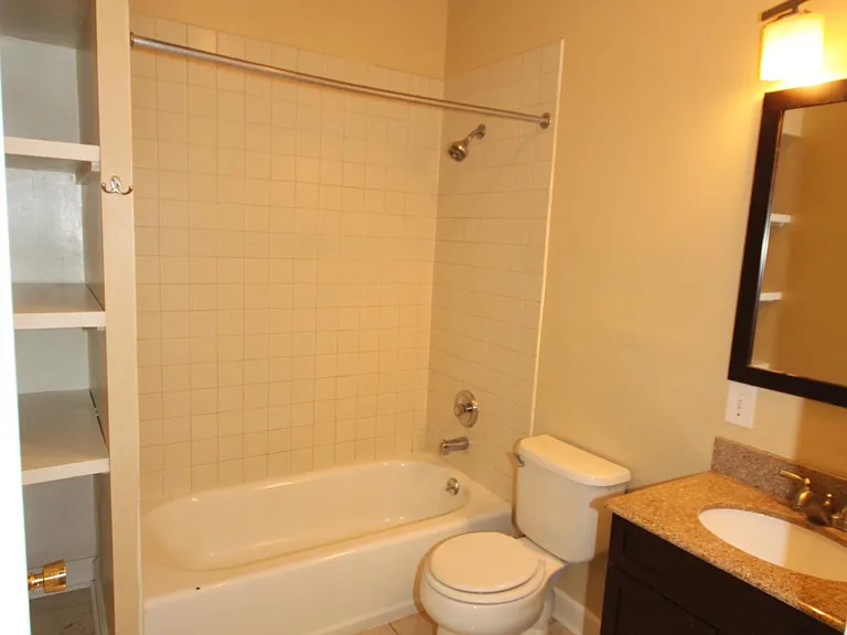 3338 N Kenmore Ave #3 — Photo 8