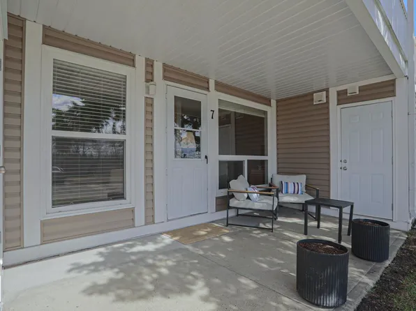 2204 118th St NW #7, Edmonton, AB T6J 5K2