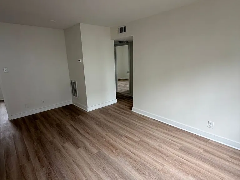 1439 Nightingale Rd — Photo 4