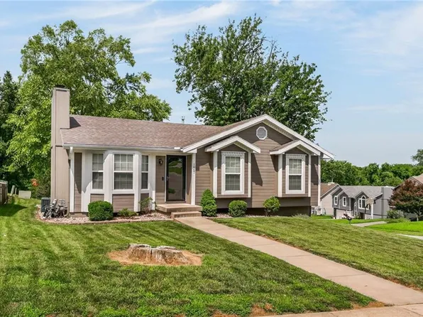 1867 Quail Ridge Dr, Liberty, MO 64068