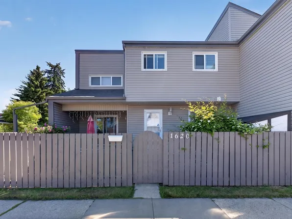 1620 Lakewood Rd NW, Edmonton, AB T6K 3Y1