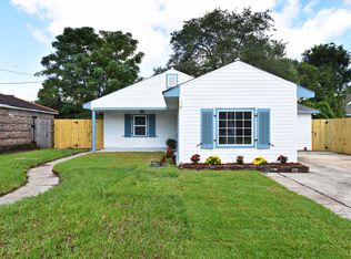 14 Coffee Dr, Chalmette, LA 70043