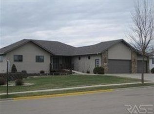 1401 Evergreen Dr, Luverne, MN 56156