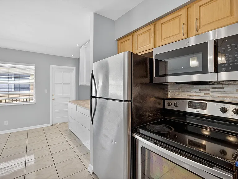 4051 NE 13th Ave #77 — Photo 10