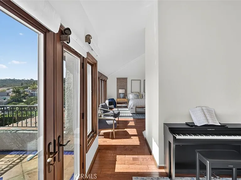 545 Avenida Buenos Aires — Photo 48