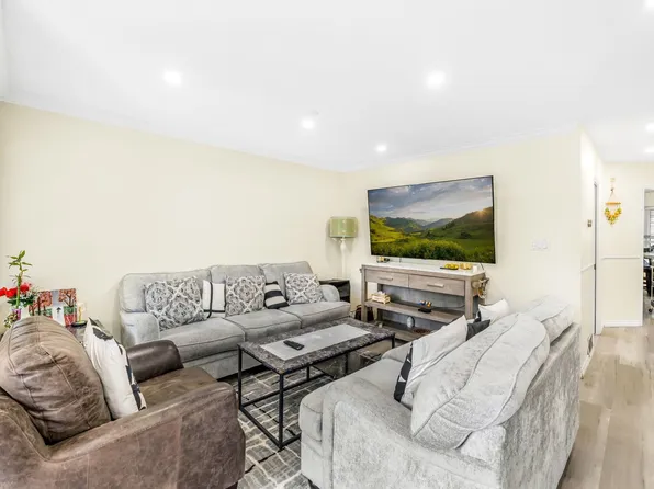 6478 121st St #17, Surrey, BC V3W 0Y5