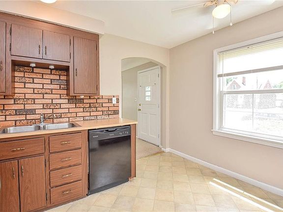 5th image of 2718 Grovewood Ave