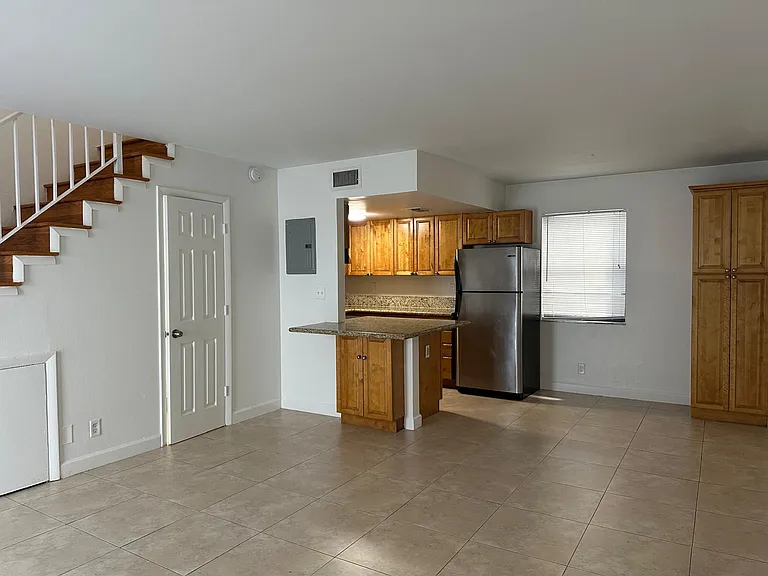 2705 NE 9th Ave — Photo 2