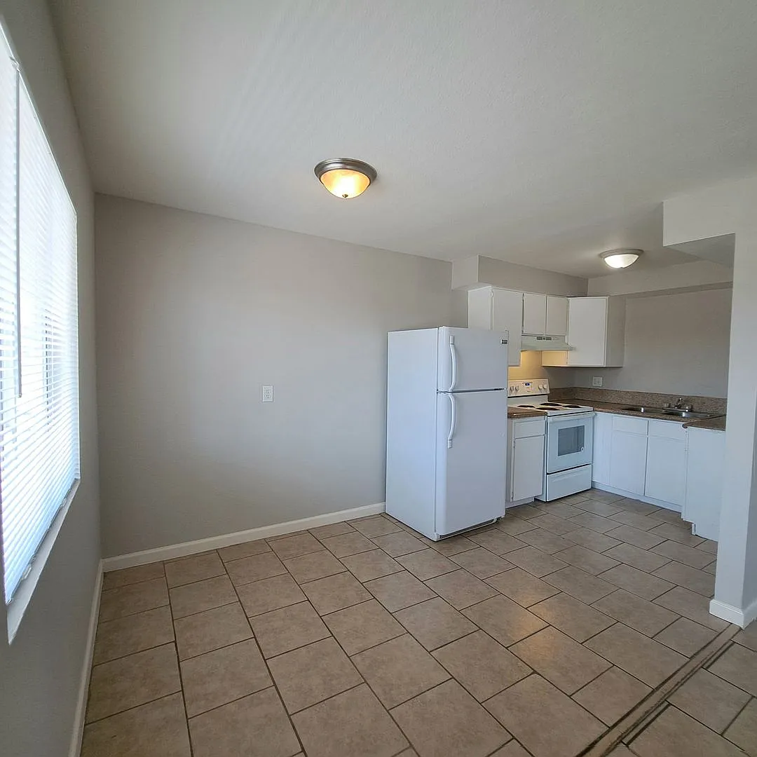 217 W Chicago Avenue — Photo 4