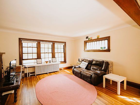 3rd image of 2222 Marshall Ave APT 1
