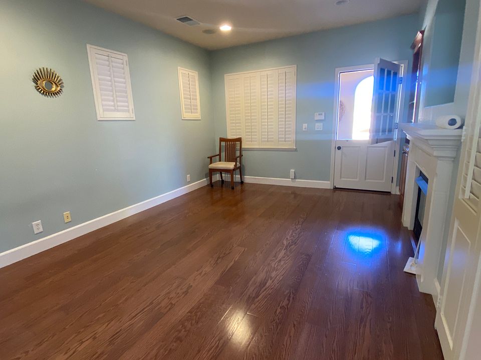 room ( the room is unfurnished)