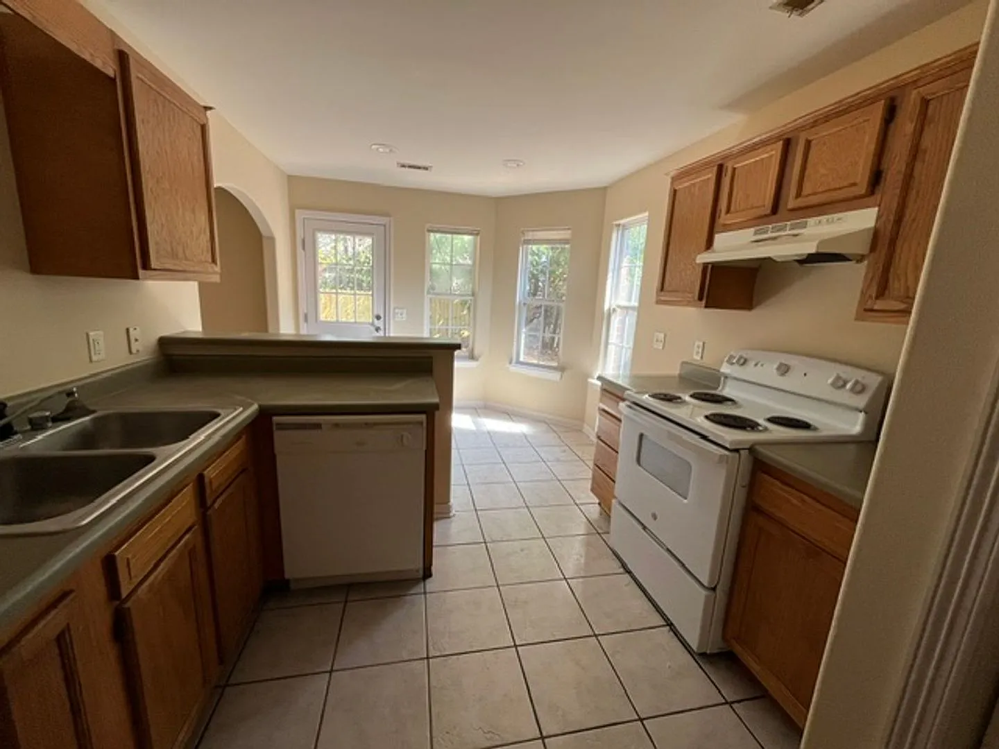 Great 3 Bedroom in Bentonville! — Photo 3